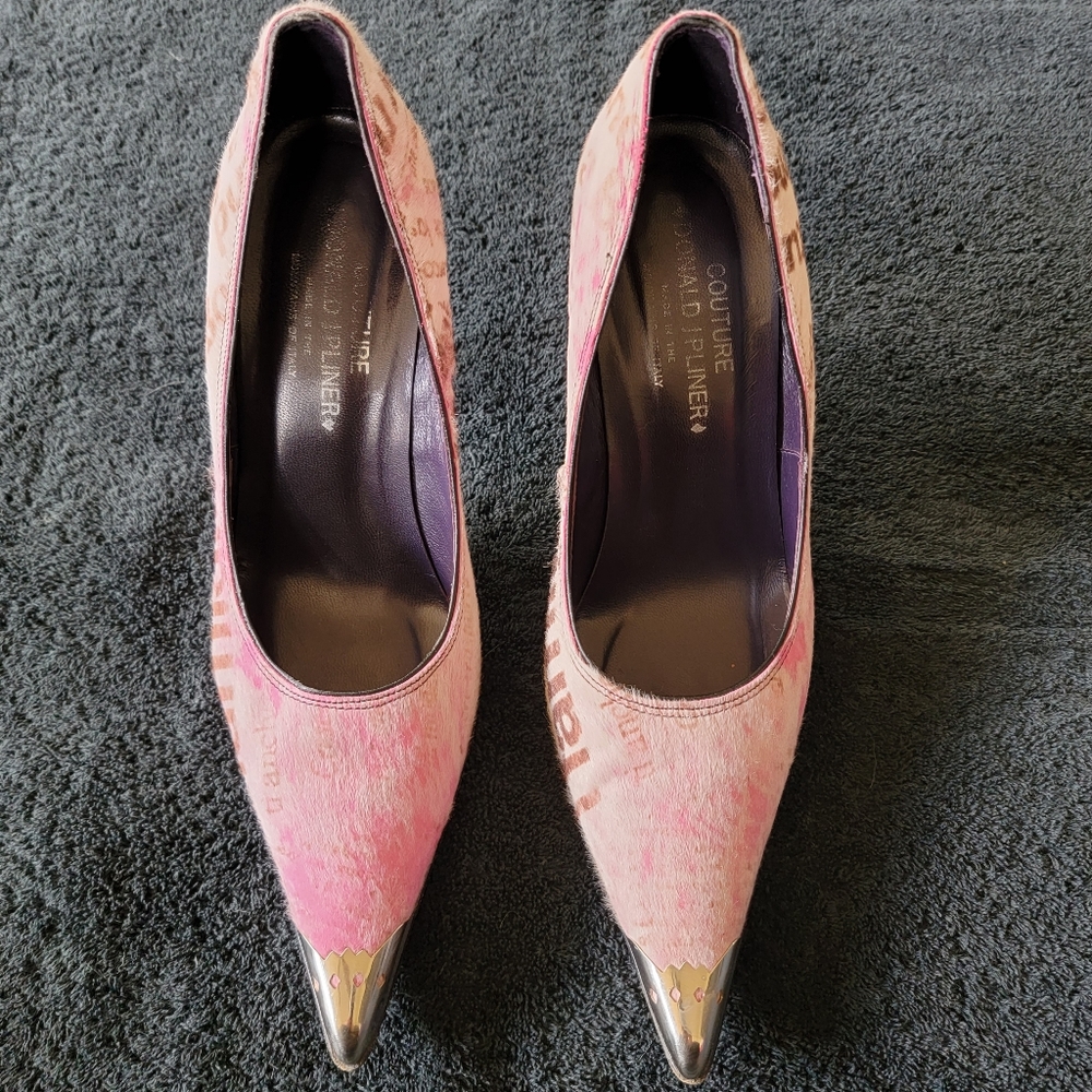 Donald J Pliner Pink Fuzzy Newspaper Print Heels